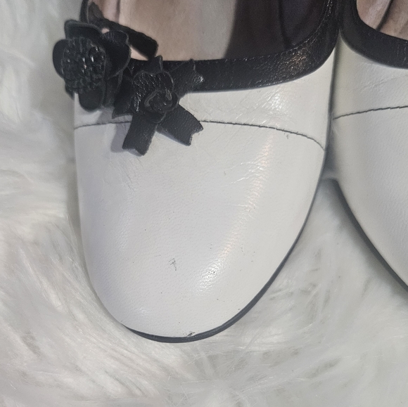 Vintage N.Y.L.A. Heels - Picture 3 of 14